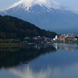 Inverted　image　of　Mt. Fuji